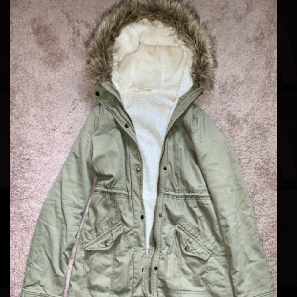Hollister fleece lined fur hood winter jacket
